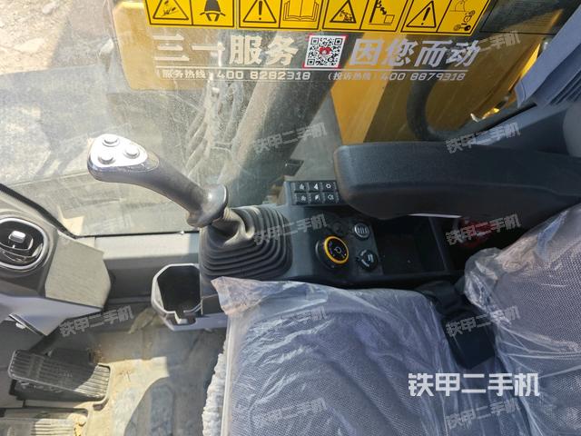 座椅右側(cè)控制臺/鑰匙門/油門/含右手柄（駕駛室部分）