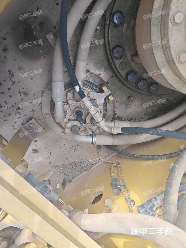 中央回转接头特写（上车部件）