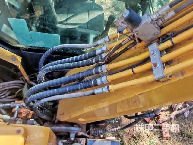 大臂背部俯视（工作和回转装置）