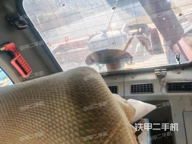 左后方玻璃角標(biāo)（駕駛室部分）