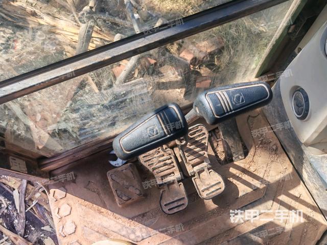 座椅左侧控制台/音响/含左手柄（驾驶室部分）