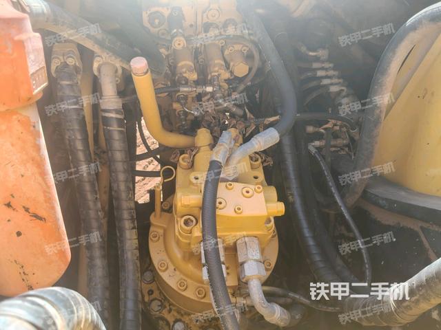 回转马达和主控阀（整机外观）