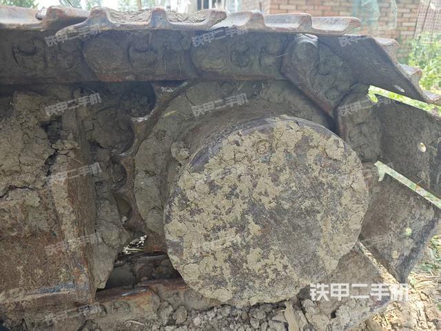 单侧履带整体(整机外观) 单侧履带整体(整机外观)