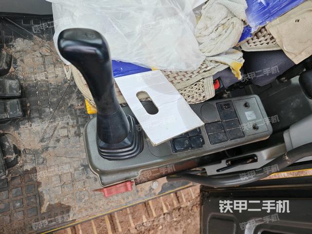 座椅左侧控制台/音响/含左手柄（驾驶室部分）