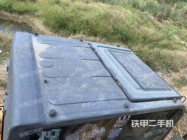 駕駛室頂部（整機外觀）