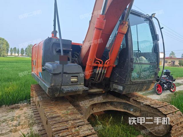 驾驶室整体(整机外观) 驾驶室整体(整机外观)