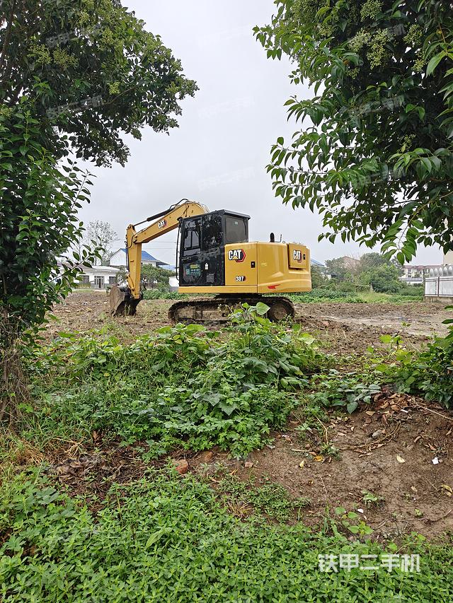 单侧履带整体(整机外观) 单侧履带整体(整机外观)