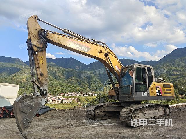 雷沃重工FR210E2-H挖掘機(jī)