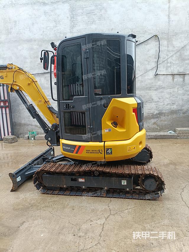 驾驶室顶部（整机外观）