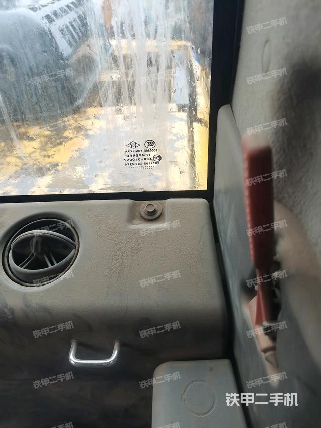 后窗玻璃角標（駕駛室部分）