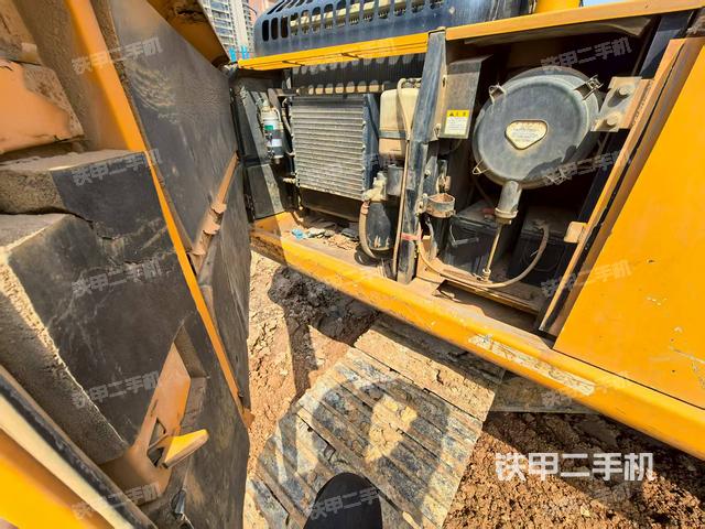 回转马达和主控阀（整机外观）