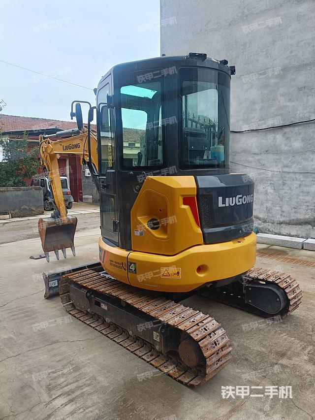 驾驶室顶部（整机外观）