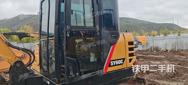 驾驶室整体（整机外观）