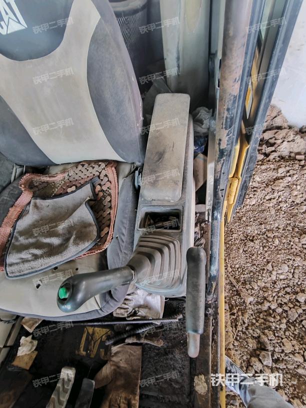 座椅左侧控制台/音响/含左手柄（驾驶室部分）