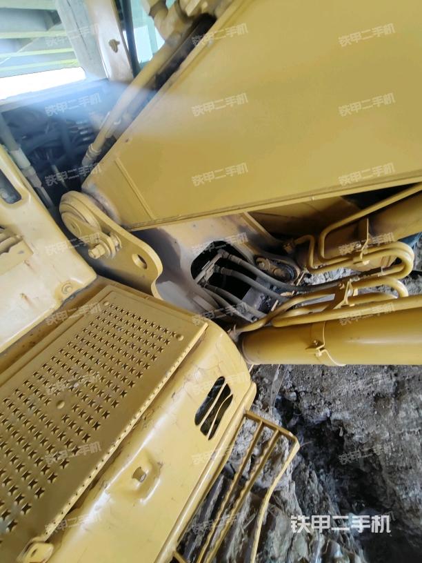 大臂背部俯视（工作和回转装置）