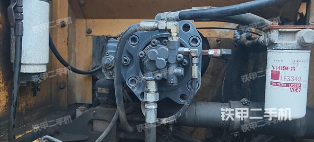 液压泵舱室正面整体（整机外观）