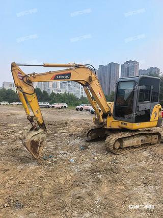 雷沃重工FR60E挖掘机实拍图片