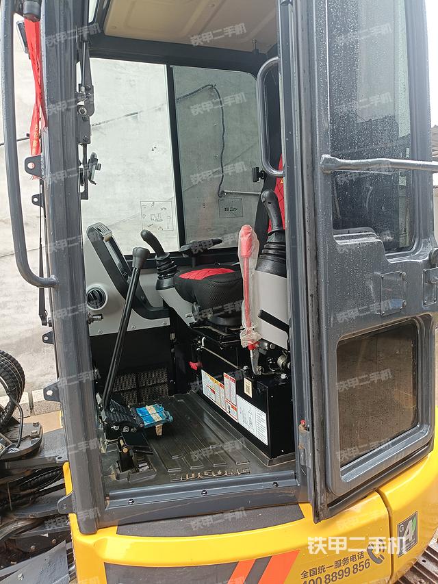 回转马达和主控阀（整机外观）