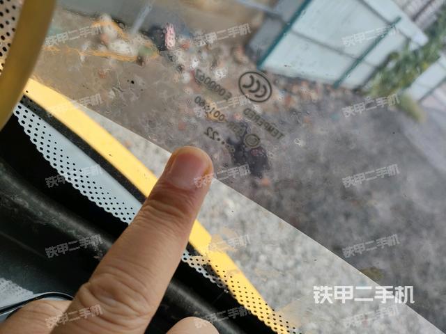 后窗玻璃角标（驾驶室部分）