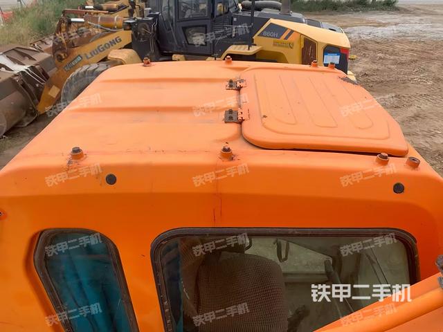 驾驶室顶部（整机外观）