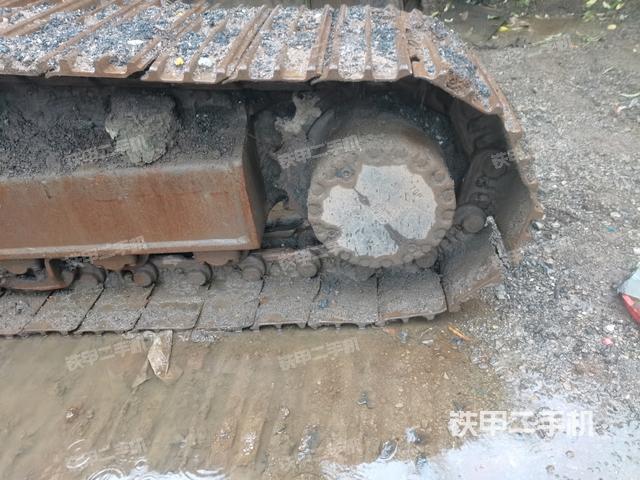 右驅(qū)動輪（行走機構(gòu)）