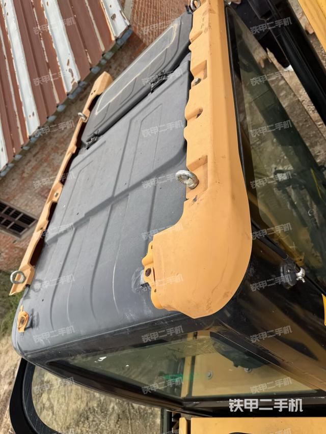 驾驶室顶部（整机外观）