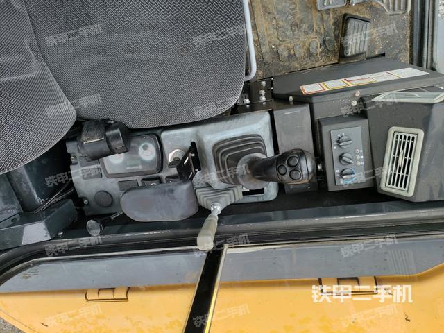 座椅右侧控制台/钥匙门/油门/含右手柄（驾驶室部分）