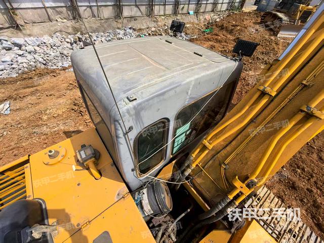 驾驶室顶部（整机外观）