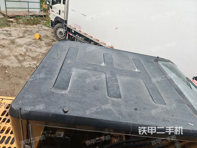 驾驶室顶部（整机外观）