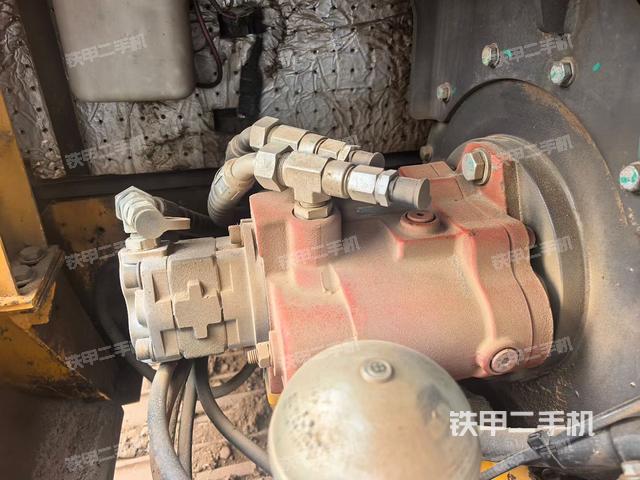 回转马达和主控阀（整机外观）