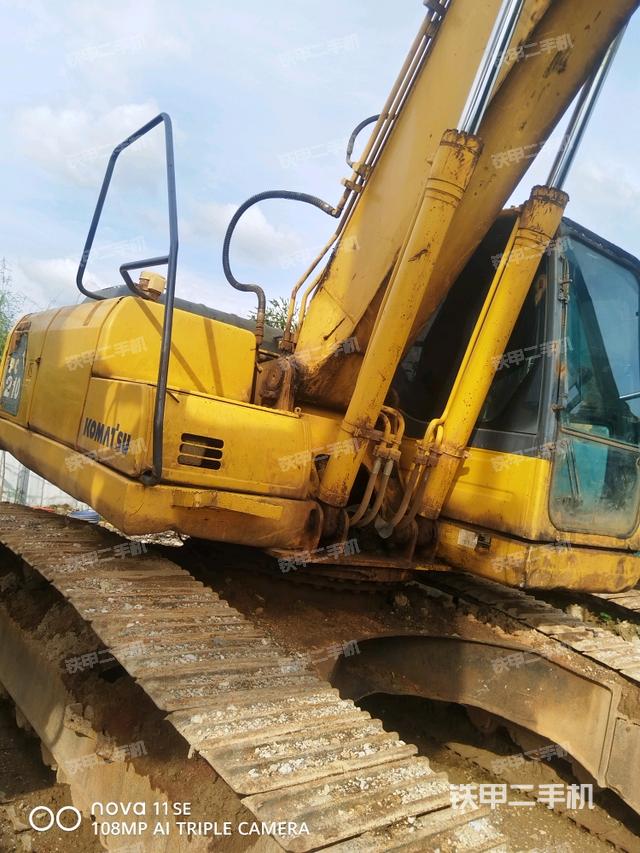 大臂油缸整体 竖拍（工作和回转装置）