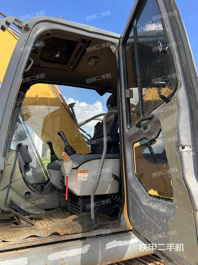 后窗玻璃角标（驾驶室部分）