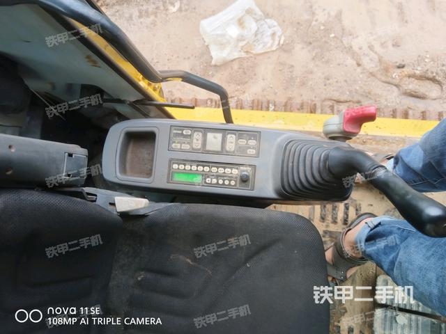 座椅右侧控制台/钥匙门/油门/含右手柄（驾驶室部分）