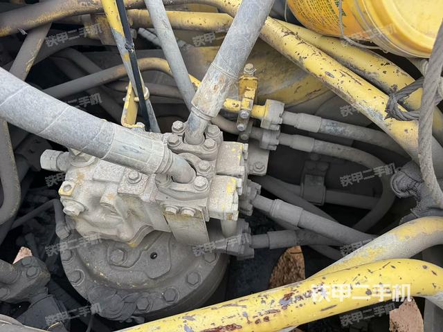 回转马达和主控阀（整机外观）