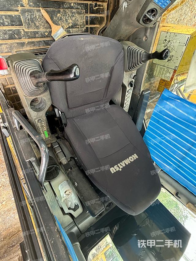 驾驶室整体(整机外观) 驾驶室整体(整机外观)