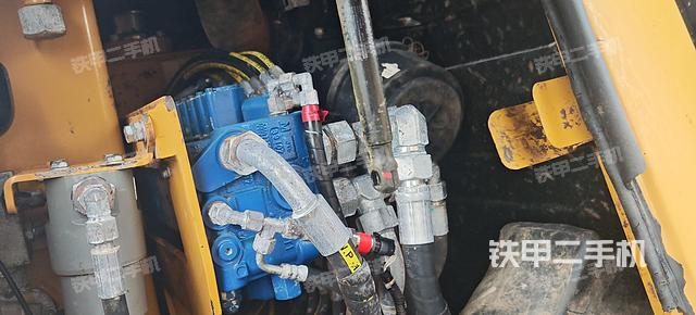 回转马达和主控阀（整机外观）