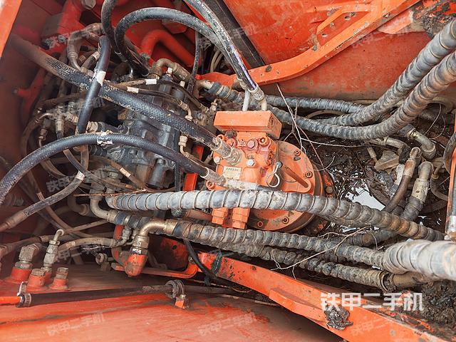 回转马达和主控阀（整机外观）