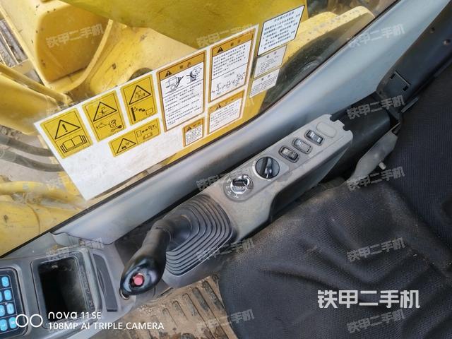 座椅左侧控制台/音响/含左手柄（驾驶室部分）