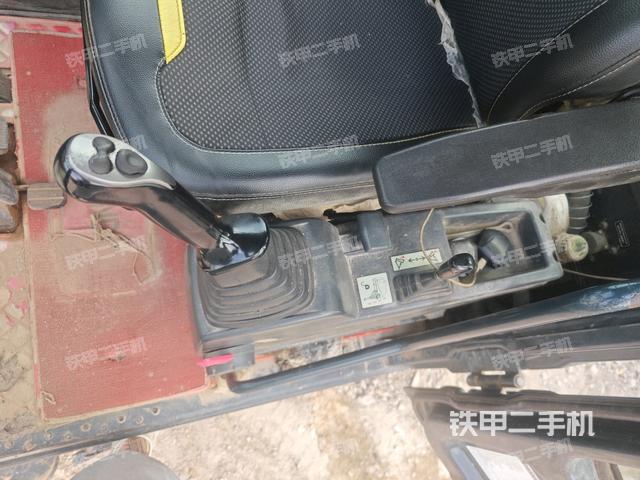 座椅左侧控制台/音响/含左手柄（驾驶室部分）