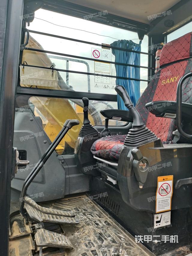 驾驶室顶部（整机外观）