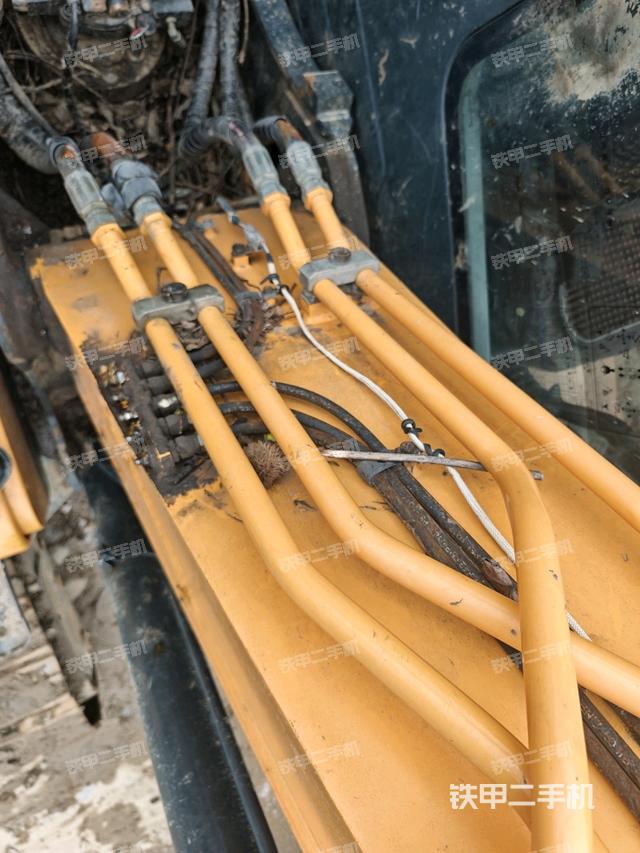 大臂背部俯视（工作和回转装置）