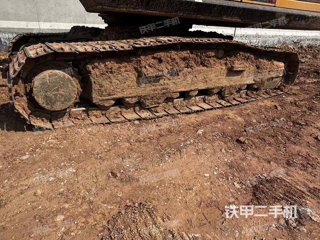 左驅(qū)動輪（行走機(jī)構(gòu)）