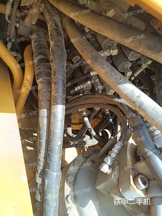 回转马达和主控阀（整机外观）