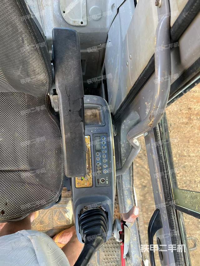 座椅左侧控制台/音响/含左手柄（驾驶室部分）