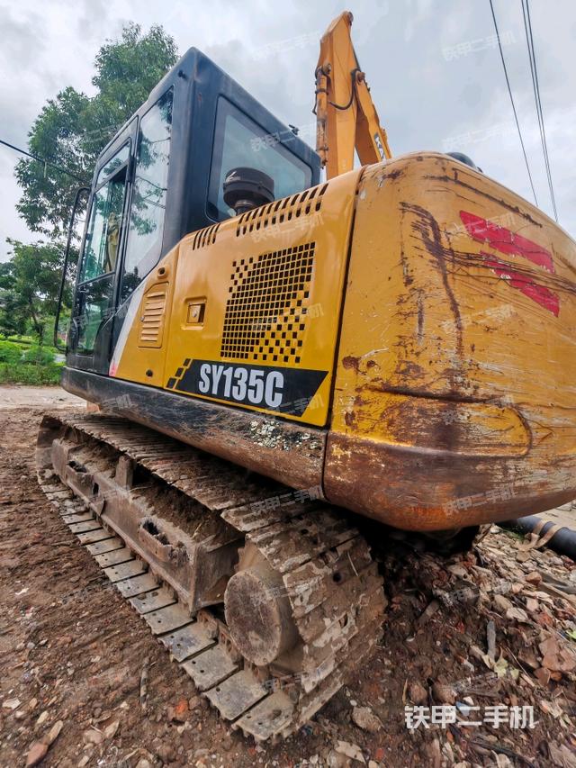 驾驶室顶部（整机外观）