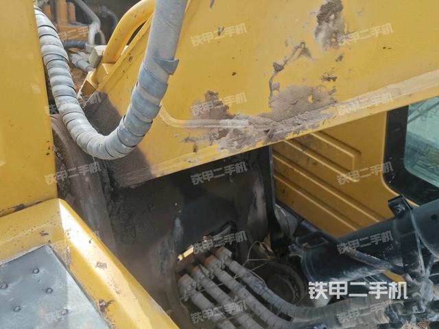 大臂根部?斜視(工作和回轉(zhuǎn)裝置) 大臂根部?斜視(工作和回轉(zhuǎn)裝置)