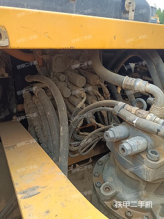 回转马达和主控阀（整机外观）