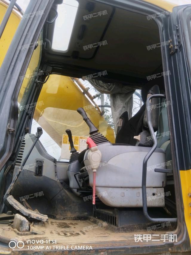 右侧玻璃角标（驾驶室部分）