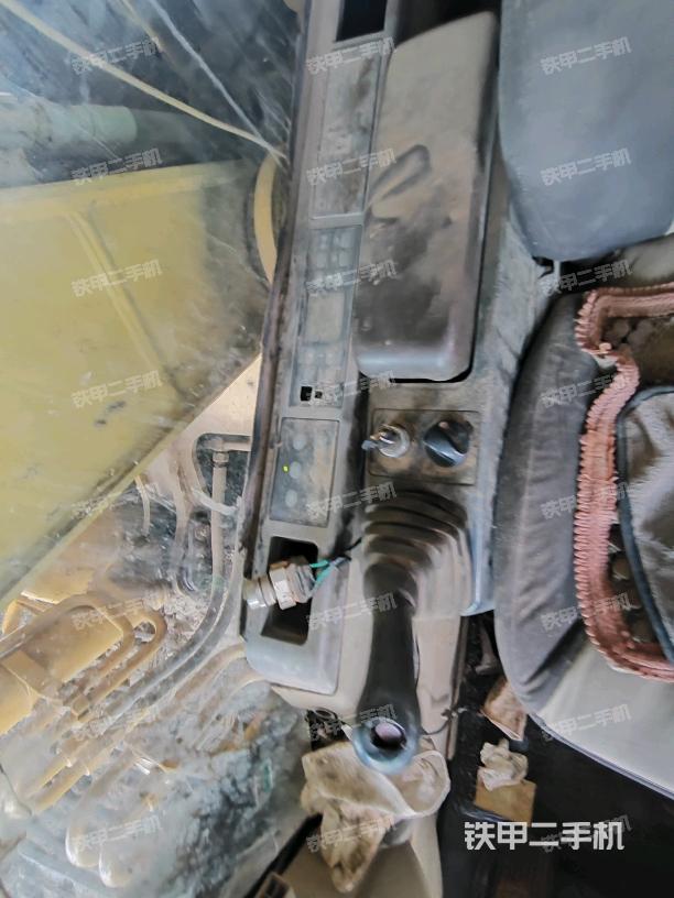 座椅右侧控制台/钥匙门/油门/含右手柄（驾驶室部分）