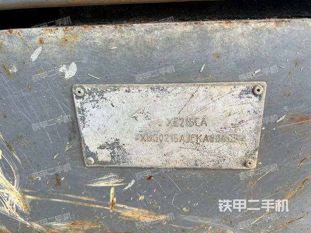 大臂油缸整体 竖拍（工作和回转装置）